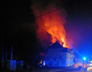 Überörtlicher Einsatz Dachstuhlbrand im Feuerwehrhaus Bleiberg- Kreuth